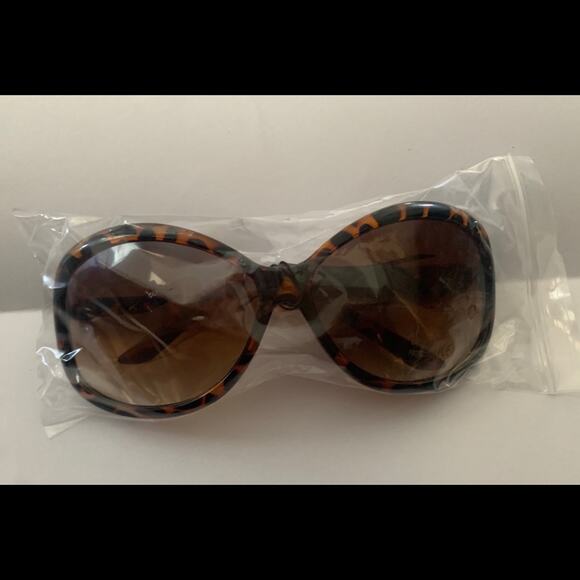 Wide Frame NEW Women's Tortoise Shell Sunglasses UVA UVB Protection - Picture 2 of 2